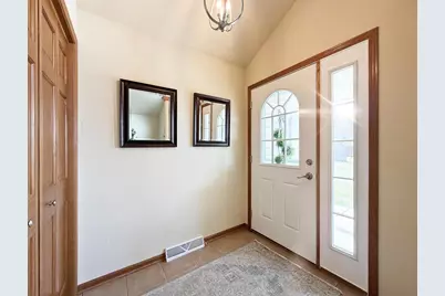 128 Summit Court, Columbus, WI 53925 - Photo 5