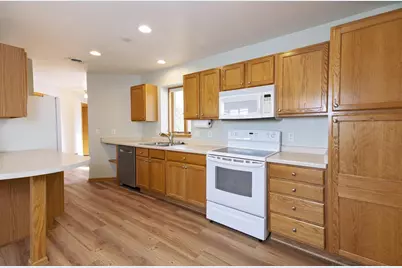 615 Shah Avenue, Fort Atkinson, WI 53538 - Photo 7