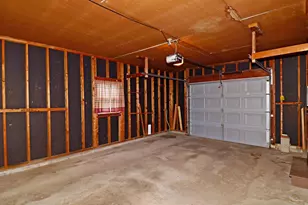 937 Hillside Dr, Jefferson, WI 53549 - Photo 31