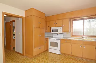 937 Hillside Dr, Jefferson, WI 53549 - Photo 9