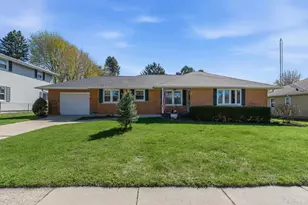 809 Grove St, Beaver Dam, WI 53916 - Photo 1