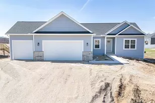 425 Village Ln, Ripon, WI 54971 - Photo 11