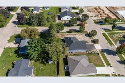 442 Village Lane, Ripon, WI 54971 - Photo 5