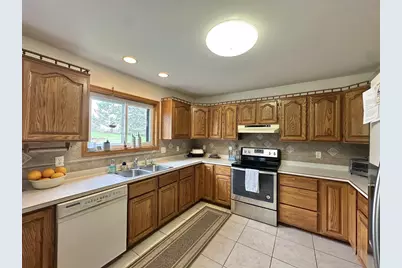 6892 Moon Light Circle, Sun Prairie, WI 53590 - Photo 9