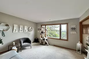 6892 Moonlight Cir, Sun Prairie, WI 53590 - Photo 3