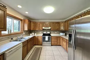 6892 Moonlight Cir, Sun Prairie, WI 53590 - Photo 11