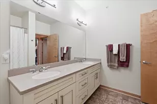 555 S Midvale Blvd, Madison, WI 53711 - Photo 17