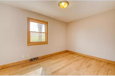 13800 W Valley Road, East Dubuque, IL 61025 - Photo 9