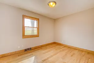 13800 W Valley Rd, East Dubuque, IL 61025 - Photo 9