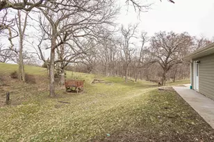 13800 W Valley Rd, East Dubuque, IL 61025 - Photo 31