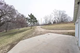 13800 W Valley Rd, East Dubuque, IL 61025 - Photo 33