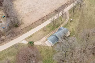 13800 W Valley Rd, East Dubuque, IL 61025 - Photo 37