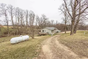 13800 W Valley Rd, East Dubuque, IL 61025 - Photo 35