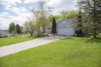 819 Spellman Street, Mount Horeb, WI 53572 - Photo 3