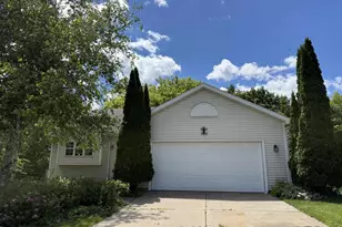 819 Spellman St, Mount Horeb, WI 53572 - Photo 1