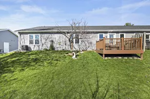 532 Plum Tree Dr, Janesville, WI 53536 - Photo 3