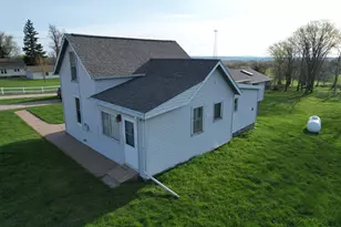 126 Bunker Hill St, Potosi,  53820 - Photo 3