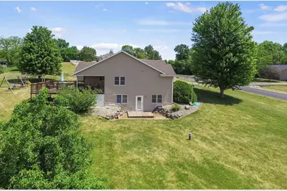13072 W Woodworth Drive, Janesville, WI 53536 - Photo 9