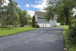 W196 Tulip Dr, Genoa City, WI 53128 - Photo 25