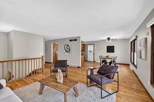 5755 Pembroke Dr, Fitchburg, WI 53711 - Photo 9
