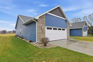 496 River Rd, Columbus, WI 53925 - Photo 3