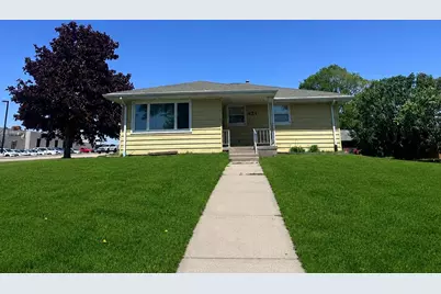 421 W Calhoun Street, Cuba City,  53807 - Photo 1