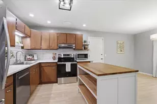2402 Westbrook Ln, Madison, WI 53711 - Photo 13