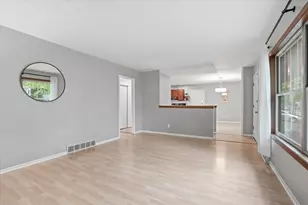 2402 Westbrook Ln, Madison, WI 53711 - Photo 9