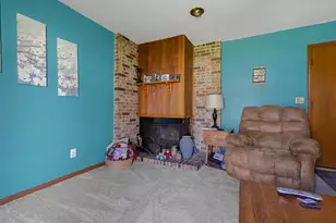 621 Holly Rd, Beloit, WI 53511 - Photo 9