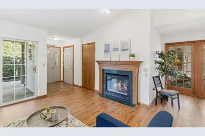 404 Henry Drive #4, Portage, WI 53901 - Photo 5