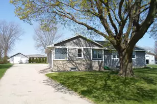 1804 N Spring St, Beaver Dam, WI 53916 - Photo 1