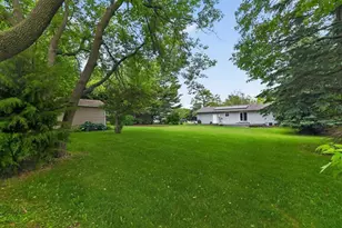 1425 Hyland Dr, Stoughton, WI 53589 - Photo 3