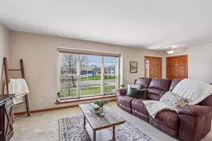 713 Bridlewood Ln Ln, Watertown, WI 53094 - Photo 7