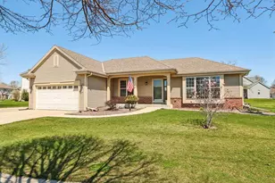 713 Bridlewood Ln Ln, Watertown, WI 53094 - Photo 3