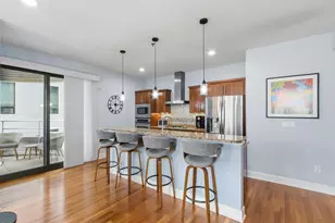 137 E Wilson St, Madison, WI 53703 - Photo 9