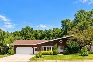 507 Park View Dr, Mount Horeb, WI 53572 - Photo 1