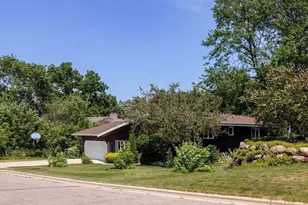 507 Park View Dr, Mount Horeb, WI 53572 - Photo 5