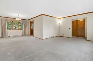 5905 S Hill Dr, Madison, WI 53705 - Photo 7