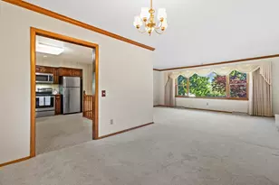 5905 S Hill Dr, Madison, WI 53705 - Photo 9