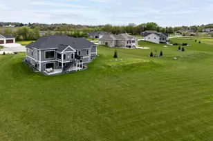 3006 Curtis Ct, Sun Prairie, WI 53590 - Photo 3