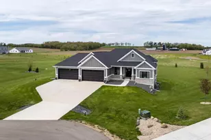 3006 Curtis Ct, Sun Prairie, WI 53590 - Photo 5