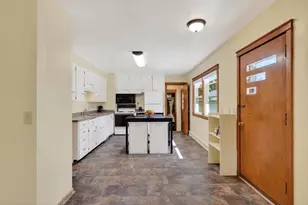 122 Gary Ct, Sun Prairie, WI 53590 - Photo 7