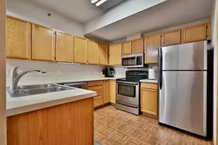 301 Harbour Town Dr, Madison, WI 53717 - Photo 5