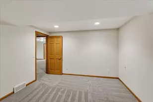 888 Chalfont Dr, Sun Prairie, WI 53590 - Photo 45