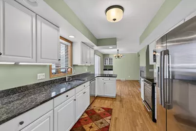 888 Chalfont Drive, Sun Prairie, WI 53590 - Photo 5