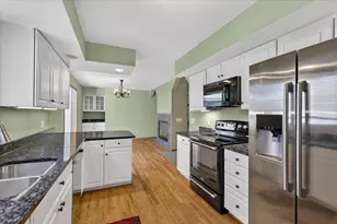 888 Chalfont Dr, Sun Prairie, WI 53590 - Photo 3
