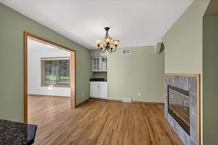 888 Chalfont Dr, Sun Prairie, WI 53590 - Photo 15
