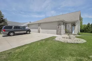 640 Tower Dr, Sun Prairie, WI 53590 - Photo 11