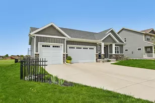 1354 N Pine St, Sun Prairie, WI 53590 - Photo 3
