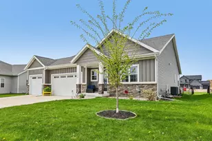 1354 Pine St, Sun Prairie, WI 53590 - Photo 3